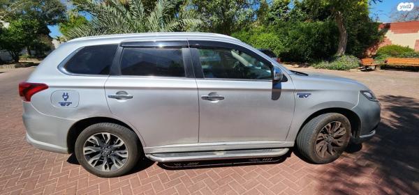 מיצובישי אאוטלנדר PHEV 4X4 Luxury הייבריד אוט' 5 מק' 2.0 (121 כ"ס) היברידי חשמל / בנזין 2018 למכירה בנס ציונה