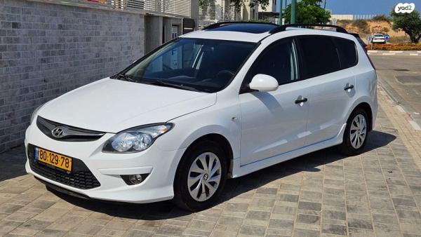 יונדאי i30CW Inspire סטיישן אוט' 1.6 (126 כ''ס) בנזין 2012 למכירה בחדרה