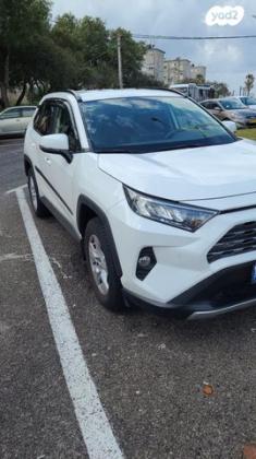 טויוטה RAV4 ארוך 4X2 Experience אוט' 2.0 (175 כ''ס) בנזין 2019 למכירה בחיפה