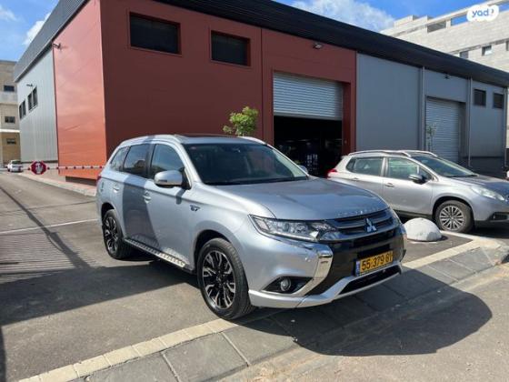 מיצובישי אאוטלנדר PHEV 4X4 Luxury הייבריד אוט' 5 מק' 2.0 (121 כ"ס) היברידי חשמל / בנזין 2017 למכירה בחיפה