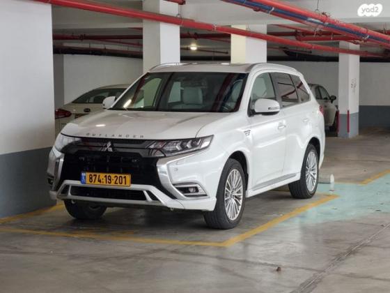 מיצובישי אאוטלנדר PHEV 4X4 Luxury הייבריד אוט' 5 מק' 2.4 (135 כ''ס) היברידי חשמל / בנזין 2020 למכירה ברעננה