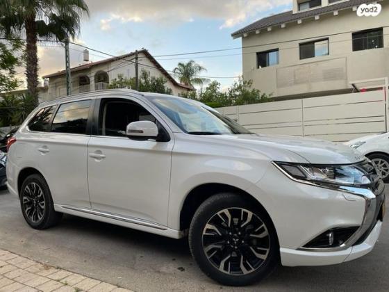 מיצובישי אאוטלנדר PHEV 4X4 Supreme הייבריד אוט' 5 מק' 2.0 (121 כ"ס) היברידי חשמל / בנזין 2018 למכירה בכפר סבא