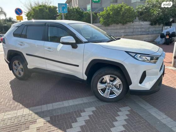 טויוטה RAV4 הייבריד E-volve הייבריד אוט' 2.5 (178 כ''ס) בנזין 2022 למכירה בכפר יונה