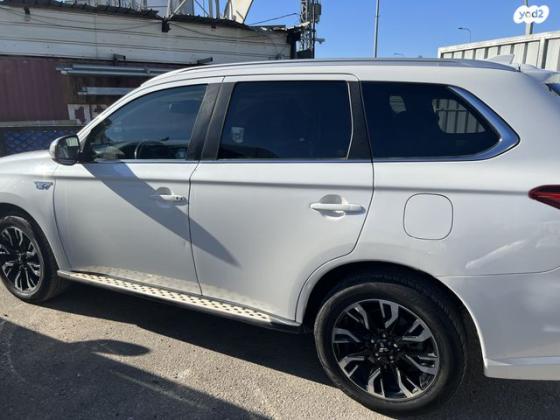 מיצובישי אאוטלנדר PHEV 4X4 Luxury הייבריד אוט' 5 מק' 2.0 (121 כ"ס) היברידי חשמל / בנזין 2018 למכירה בקרית טבעון