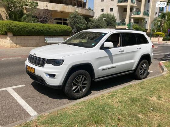 ג'יפ / Jeep גרנד צ'ירוקי 4X4 Laredo + SR אוט' 3.6 (282 כ''ס) בנזין 2018 למכירה בפתח תקווה