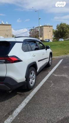 טויוטה RAV4 ארוך 4X2 Experience אוט' 2.0 (175 כ''ס) בנזין 2019 למכירה בחיפה