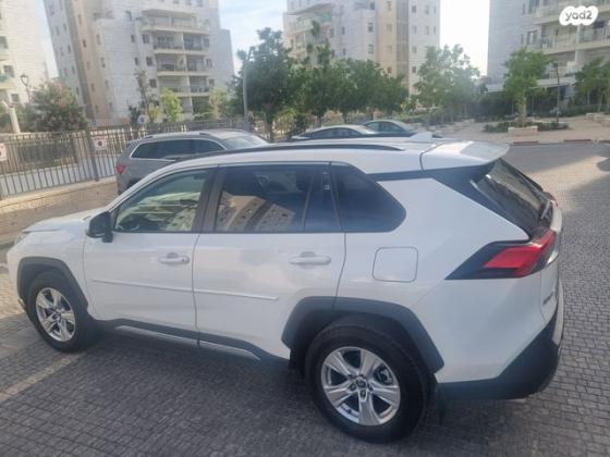 טויוטה RAV4 ארוך 4X2 Experience אוט' 2.0 (175 כ''ס) בנזין 2021 למכירה ברמלה