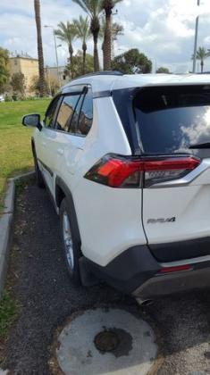 טויוטה RAV4 ארוך 4X2 Experience אוט' 2.0 (175 כ''ס) בנזין 2019 למכירה בחיפה