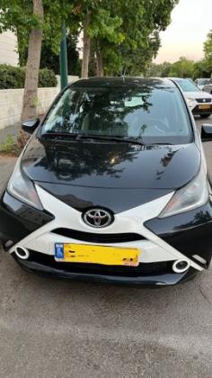 טויוטה אייגו (AYGO) X-Play אוט' 1.0 (69 כ"ס) בנזין 2016 למכירה בתל אביב יפו