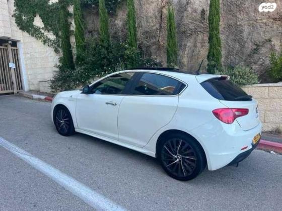 אלפא רומיאו ג'ולייטה תלתן ירוק Quadrifoglio ידני 1.7 (230 כ''ס) בנזין 2013 למכירה בחיפה