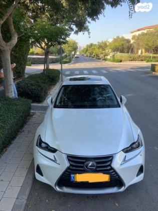 לקסוס IS300h Luxury SR הייבריד אוט' 2.5 (181 כ''ס) בנזין 2018 למכירה בקיסריה