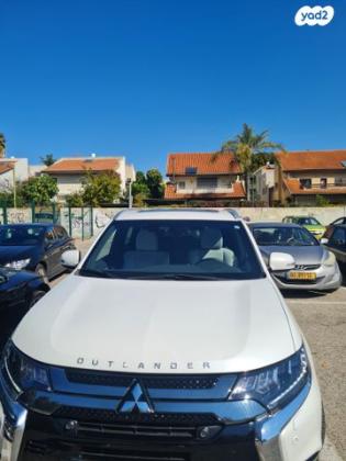 מיצובישי אאוטלנדר PHEV 4X4 Luxury הייבריד אוט' 5 מק' 2.4 (135 כ''ס) היברידי חשמל / בנזין 2021 למכירה בפתח תקווה