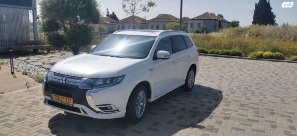 מיצובישי אאוטלנדר PHEV 4X4 Luxury הייבריד אוט' 5 מק' 2.4 (135 כ''ס) היברידי חשמל / בנזין 2019 למכירה בהוד השרון