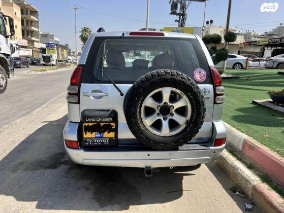 טויוטה לנד קרוזר ארוך 4X4 Luxury אוט' דיזל 8 מק' 3.0 (166 כ''ס) דיזל 2004 למכירה ברמת השרון