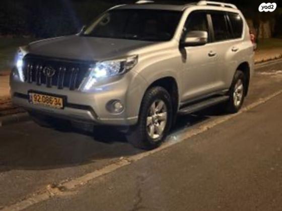 טויוטה לנד קרוזר ארוך 4X4 Luxury אוט' דיזל 7 מק' 2.8 (177 כ"ס) דיזל 2015 למכירה בכפר סבא