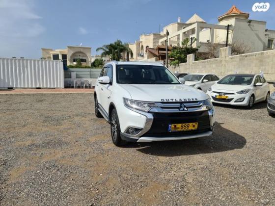 מיצובישי אאוטלנדר 4X4 Elite אוט' 7 מק' 2.0 (150 כ"ס) [2015 ואילך] בנזין 2016 למכירה בבאקה אל ע'רביה