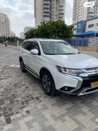 מיצובישי אאוטלנדר Premium אוט' 7 מק' 2.0 (150 כ''ס) בנזין 2019 למכירה בפתח תקווה