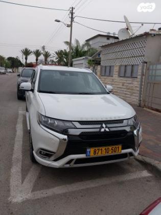 מיצובישי אאוטלנדר PHEV 4X4 Luxury הייבריד אוט' 5 מק' 2.4 (135 כ''ס) היברידי חשמל / בנזין 2020 למכירה בחיפה