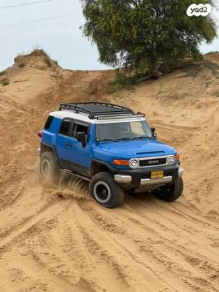 טויוטה FJ קרוזר 4X4 אוט' 4.0 (260 כ''ס) בנזין 2008 למכירה בפתח תקווה