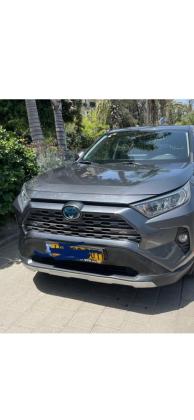 טויוטה RAV4 הייבריד E-xperience הייבריד 5 דל' אוט' 2.5 (178 כ''ס) בנזין 2019 למכירה בתל אביב יפו