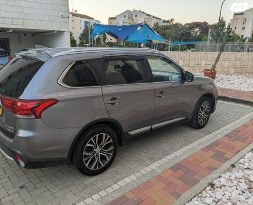 מיצובישי אאוטלנדר Premium אוט' 7 מק' 2.0 (150 כ''ס) בנזין 2018 למכירה ברמת גן