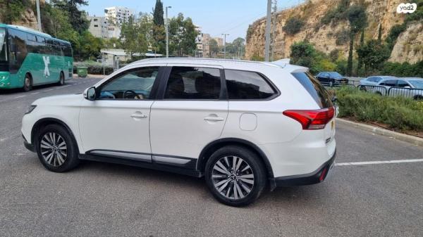 מיצובישי אאוטלנדר Instyle אוט' 7 מק' 2.0 (150 כ"ס) בנזין 2019 למכירה בחיפה