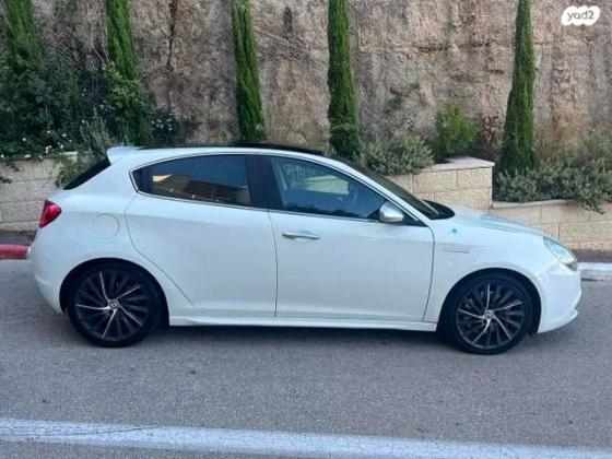 אלפא רומיאו ג'ולייטה תלתן ירוק Quadrifoglio ידני 1.7 (230 כ''ס) בנזין 2013 למכירה בחיפה