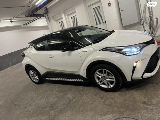 טויוטה C-HR Flame הצ'בק אוט' 1.8 (122 כ''ס) בנזין 2021 למכירה ברמת גן