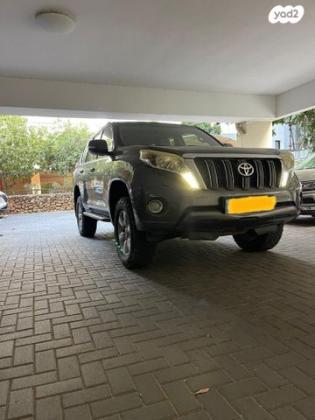 טויוטה לנד קרוזר ארוך 4X4 Luxury Led אוט' דיזל 7 מק' 3.0 (190 כ''ס) דיזל 2015 למכירה בכפר סבא