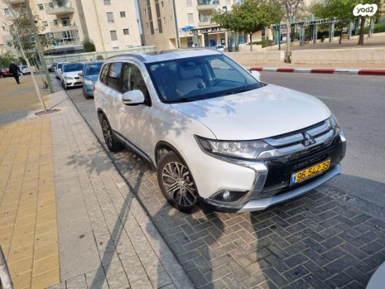 מיצובישי אאוטלנדר Premium אוט' 7 מק' 2.0 (150 כ''ס) בנזין 2017 למכירה בבאר שבע