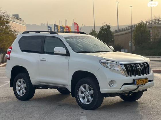 טויוטה לנד קרוזר קצר 4X4 Luxury אוט' דיזל 2.8 (177 כ"ס) דיזל 2015 למכירה ברמת יוחנן