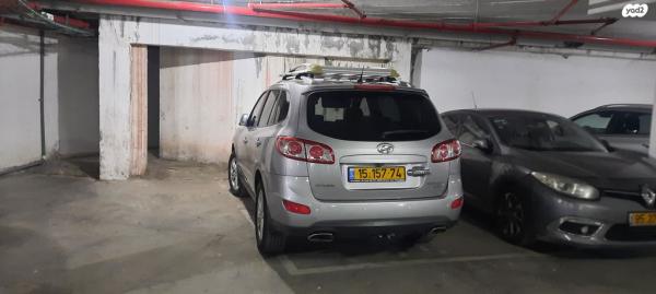 יונדאי סנטה פה 4X4 Luxury אוט' בנזין 7 מק' 2.3 (174 כ''ס) בנזין 2011 למכירה בגדרה