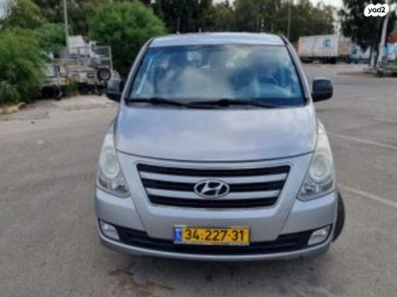 יונדאי i800 GLS CRDI מיניבוס ידני דיזל 8 מק' 2.5 (136 כ"ס) דיזל 2014 למכירה בחולון