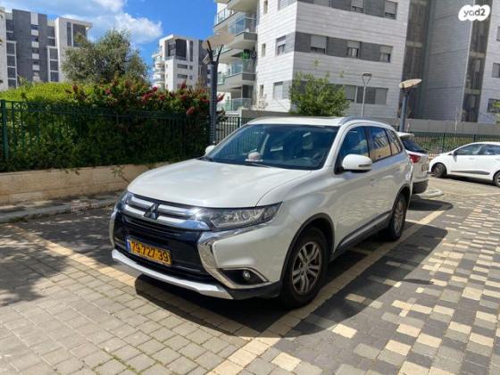 מיצובישי אאוטלנדר 4X4 Supreme אוט' 7 מק' 2.0 (150 כ"ס) בנזין 2016 למכירה בחיפה