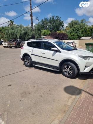 טויוטה RAV4 ארוך 4X4 Premium אוט' 2.0 (151 כ''ס) בנזין 2016 למכירה בראש העין