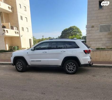 ג'יפ / Jeep גרנד צ'ירוקי 4X4 Laredo + SR אוט' 3.6 (282 כ''ס) בנזין 2015 למכירה בפתח תקווה