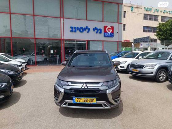 מיצובישי אאוטלנדר PHEV 4X4 Luxury הייבריד אוט' 5 מק' 2.4 (135 כ''ס) היברידי חשמל / בנזין 2019 למכירה בראשון לציון