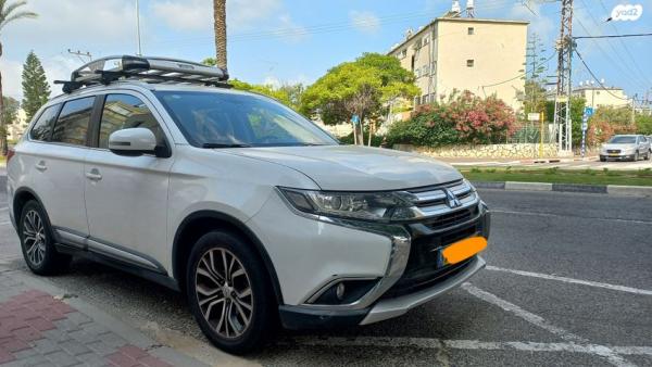 מיצובישי אאוטלנדר Premium אוט' 7 מק' 2.0 (150 כ''ס) בנזין 2016 למכירה בקרית ביאליק