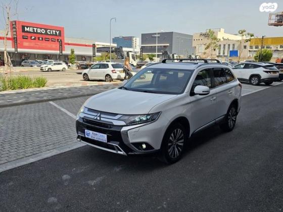 מיצובישי אאוטלנדר Premium אוט' 7 מק' 2.0 (150 כ''ס) בנזין 2019 למכירה בראשון לציון