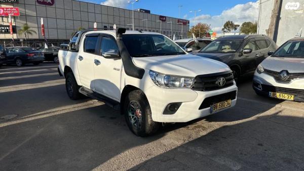 טויוטה היילקס 4X4 4X4 Active דאבל קבינה ידני דיזל 2.4 (150 כ''ס) דיזל 2016 למכירה בחיפה