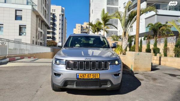 ג'יפ / Jeep גרנד צ'ירוקי 4X4 Laredo אוט' 5 מק' 3.6 (286 כ''ס) בנזין 2019 למכירה בחולון