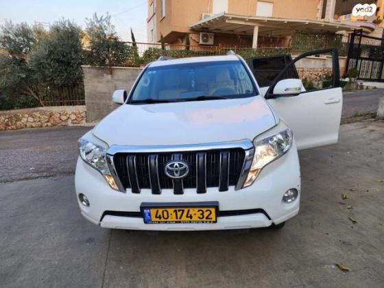 טויוטה לנד קרוזר ארוך 4X4 Luxury אוט' דיזל 7 מק' 3.0 (190 כ''ס) דיזל 2015 למכירה בבועיינה נוג'יידאת