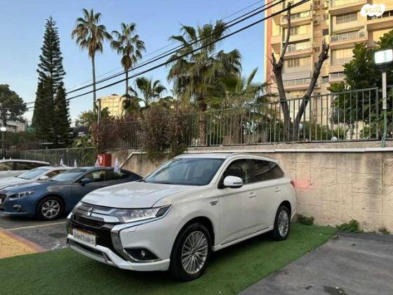 מיצובישי אאוטלנדר PHEV 4X4 Supreme הייבריד אוט' 5 מק' 2.4 (135 כ''ס) היברידי חשמל / בנזין 2020 למכירה ברמת גן