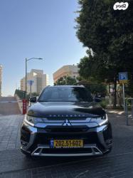 מיצובישי אאוטלנדר PHEV 4X4 Luxury הייבריד אוט' 5 מק' 2.4 (135 כ''ס) ה