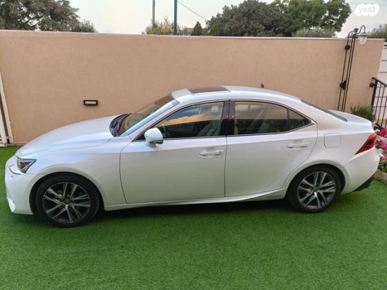 לקסוס IS300h Luxury SR הייבריד אוט' 2.5 (181 כ''ס) בנזין 2019 למכירה באמונים