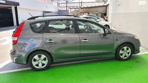 יונדאי i30CW Inspire סטיישן אוט' 1.6 (126 כ''ס) בנזין 2010 למכירה בפתח תקווה