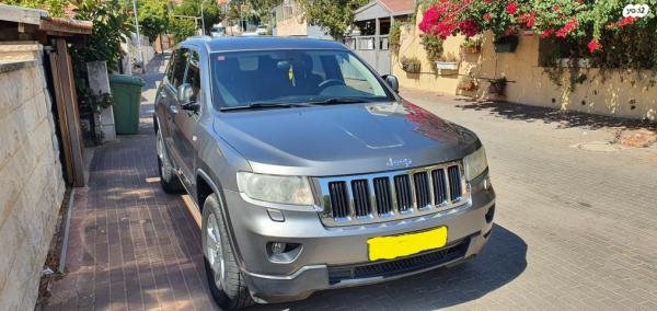 ג'יפ / Jeep גרנד צ'ירוקי 4X4 Laredo אוט' דיזל 3.0 (241 כ''ס) דיזל 2012 למכירה בצפת