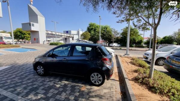 טויוטה יאריס Style אוט' 1.3 (99 כ"ס) בנזין 2012 למכירה ברחובות