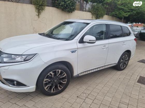 מיצובישי אאוטלנדר PHEV 4X4 Luxury הייבריד אוט' 5 מק' 2.0 (121 כ"ס) היברידי חשמל / בנזין 2018 למכירה בהרצליה