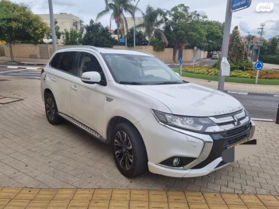 מיצובישי אאוטלנדר PHEV 4X4 Luxury הייבריד אוט' 5 מק' 2.0 (121 כ"ס) היברידי חשמל / בנזין 2018 למכירה בהרצליה